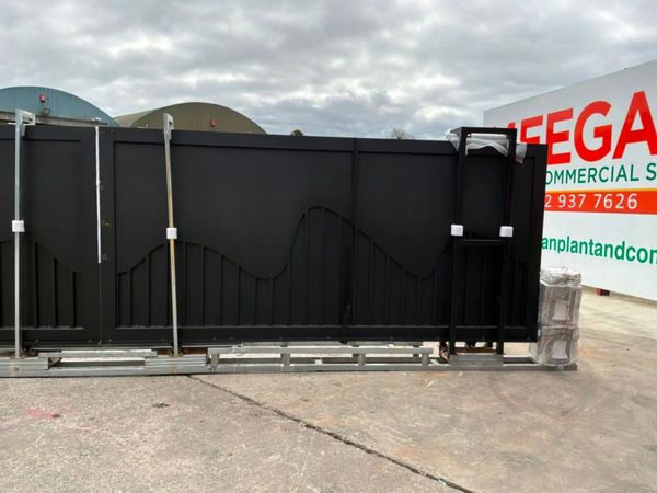 26ft DOUBLE ENTRY REMOTE SLIDING GATE....2047 386077577