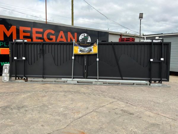 26ft DOUBLE ENTRY REMOTE SLIDING GATE....2047 386077582