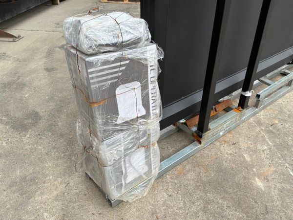 26ft DOUBLE ENTRY REMOTE SLIDING GATE....2047 386077593