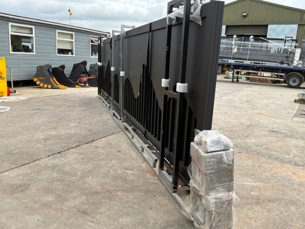26ft DOUBLE ENTRY REMOTE SLIDING GATE....2047 386077595