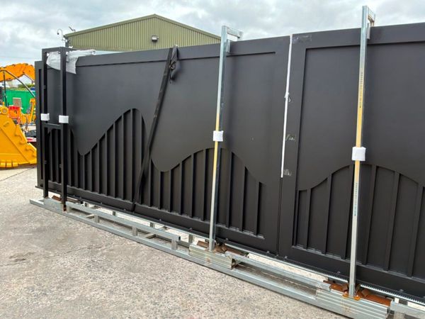 26ft DOUBLE ENTRY REMOTE SLIDING GATE....2047 386077596