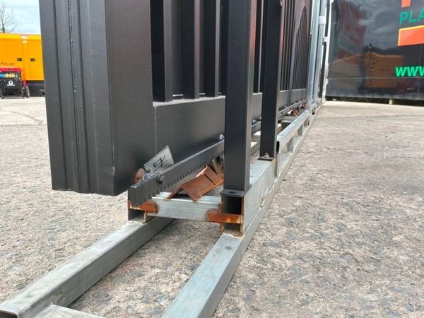 26ft DOUBLE ENTRY REMOTE SLIDING GATE....2047 386077598