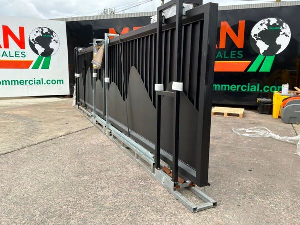 26ft DOUBLE ENTRY REMOTE SLIDING GATE....2047 386077600