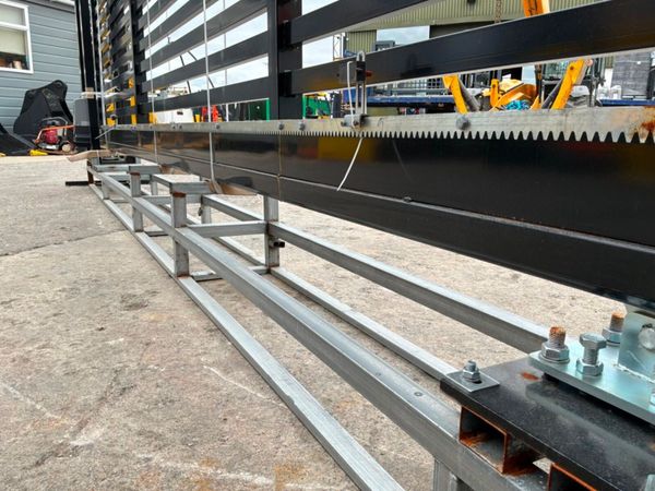 20ft CANTILEVER ELECTRIC SLIDING GATE........2030. 386087593