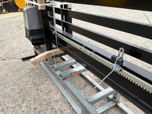 20ft CANTILEVER ELECTRIC SLIDING GATE........2030. 386087602
