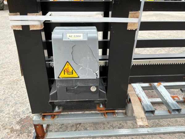 20ft CANTILEVER ELECTRIC SLIDING GATE........2030. 386087607