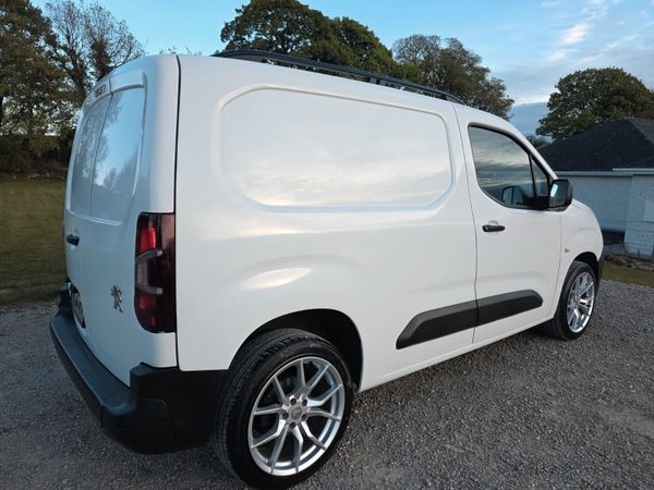 Peugeot Partner 2018 386150704