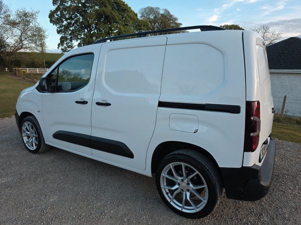Peugeot Partner 2018 386150711