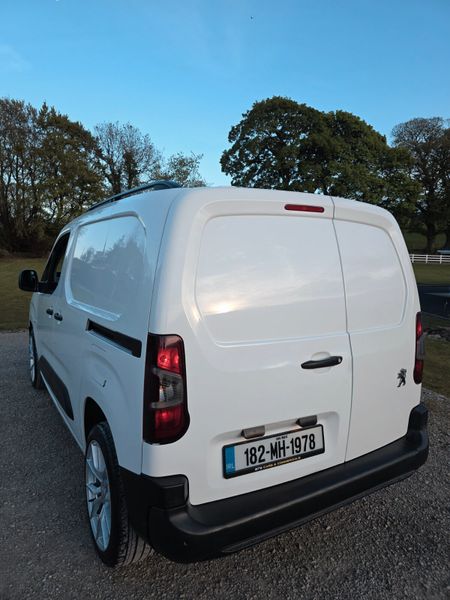 Peugeot Partner 2018 386150713