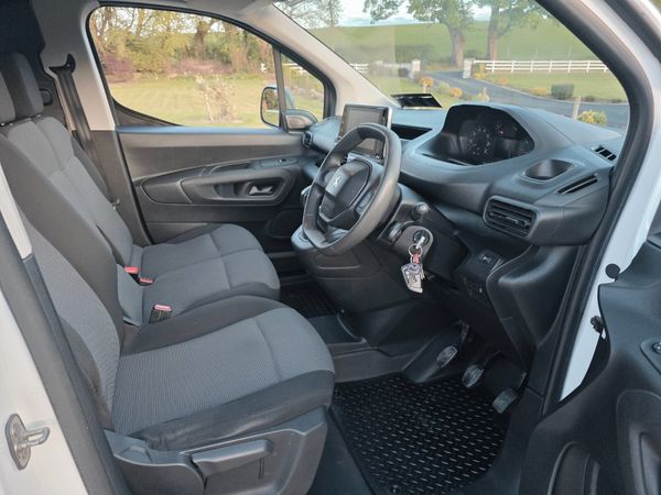 Peugeot Partner 2018 386150716