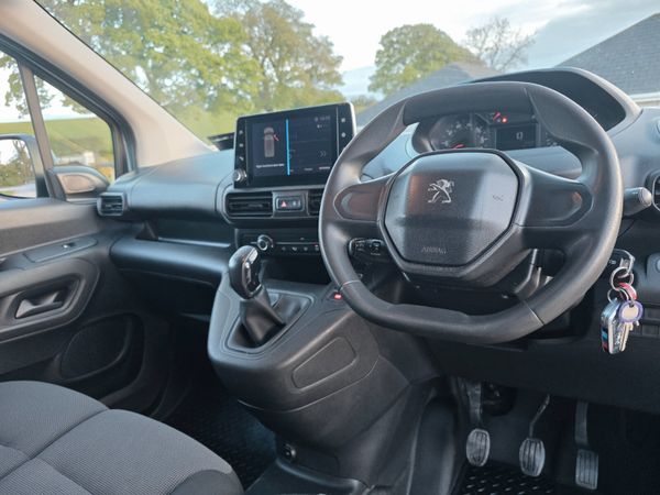 Peugeot Partner 2018 386150717