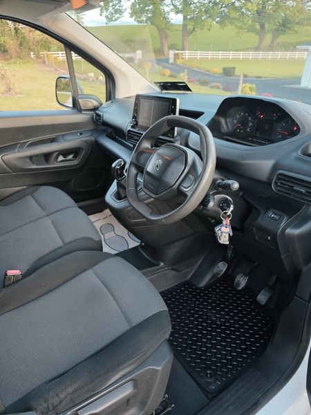 Peugeot Partner 2018 386150718