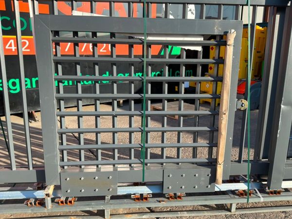 20ft REMOTE ELECTRIC SLIDING GATE.2775d. 386156754