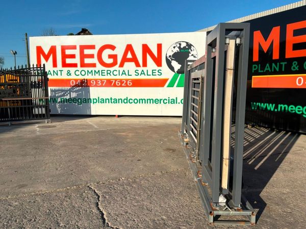 20ft REMOTE ELECTRIC SLIDING GATE.2775d. 386156759