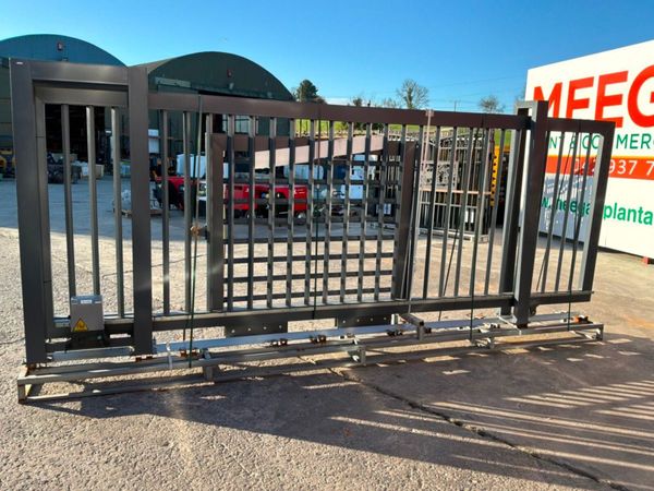20ft REMOTE ELECTRIC SLIDING GATE.2775d. 386156763