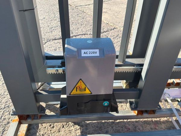 20ft REMOTE ELECTRIC SLIDING GATE.2775d. 386156764