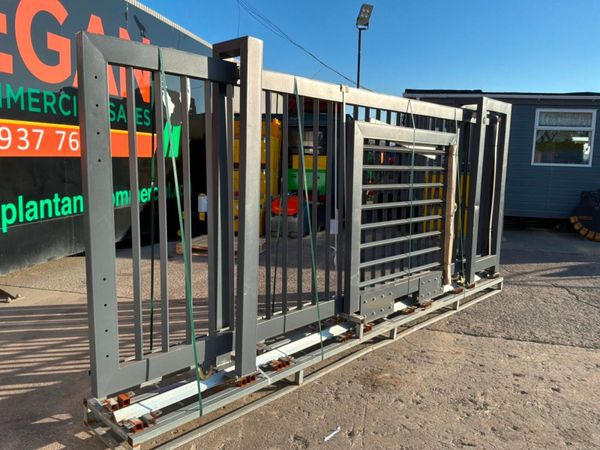 20ft REMOTE ELECTRIC SLIDING GATE.2775d. 386156765
