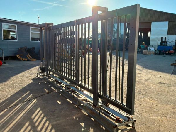 20ft REMOTE ELECTRIC SLIDING GATE.2775d. 386156766