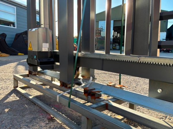 20ft REMOTE ELECTRIC SLIDING GATE.2775d. 386156768