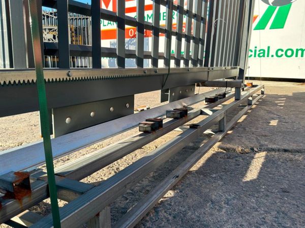20ft REMOTE ELECTRIC SLIDING GATE.2775d. 386156769
