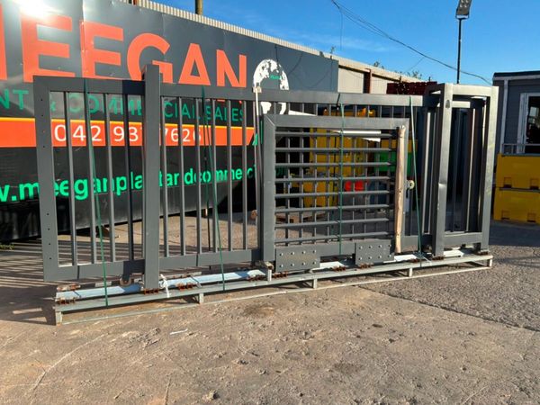 20ft REMOTE ELECTRIC SLIDING GATE.2775d. 386156770