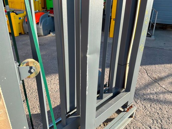 20ft REMOTE ELECTRIC SLIDING GATE.2775d. 386156773