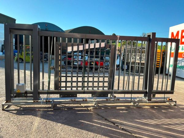 20ft REMOTE ELECTRIC SLIDING GATE.2775d. 386156776