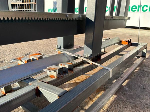 20ft REMOTE ELECTRIC SLIDING GATE.2775d. 386156777