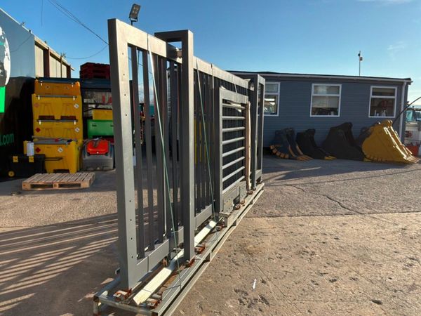 20ft REMOTE ELECTRIC SLIDING GATE.2775d. 386156779