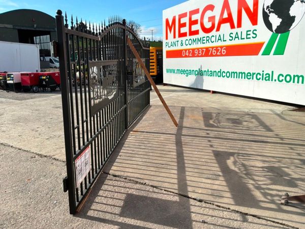 20ft DECORATIVE ENTRANCE GATES......2128d. 386162657