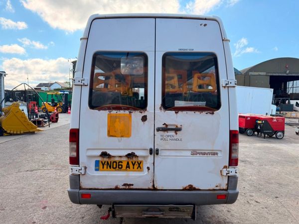 2006 MERCEDES SPRINTER MINI BUS ...17 SEATS. 386162637