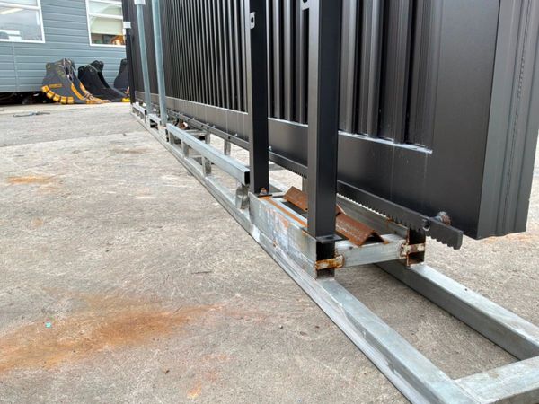 26ft TWIN ENTRY ELECTRIC SLIDING GATE.......2800d. 386106452