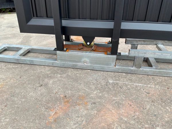 26ft TWIN ENTRY ELECTRIC SLIDING GATE.......2800d. 386106505