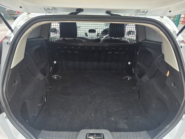 Ford Fiesta Van 2016 386254443