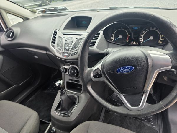 Ford Fiesta Van 2016 386254444