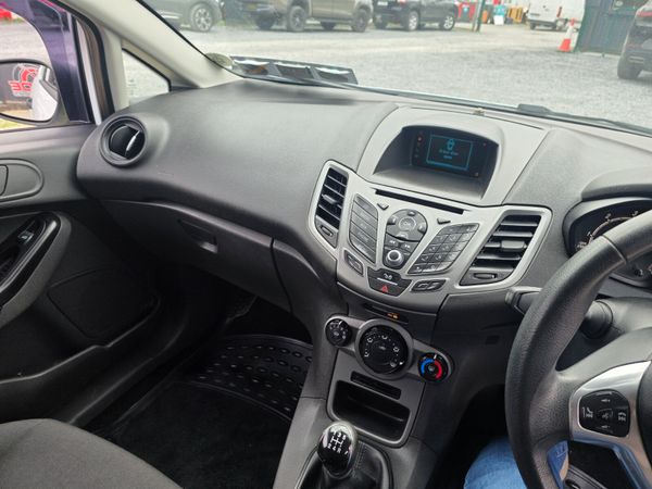 Ford Fiesta Van 2016 386254446