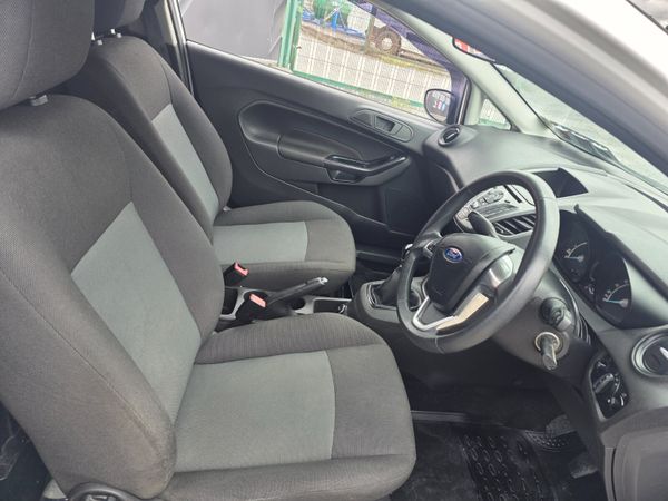 Ford Fiesta Van 2016 386254447