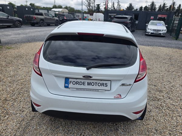 Ford Fiesta Van 2016 386254439
