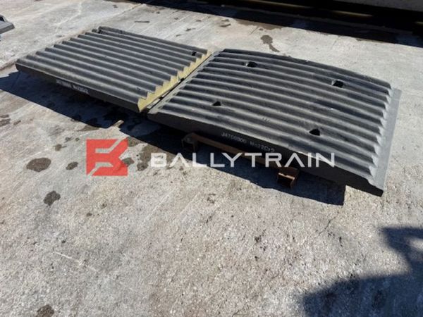 Sandvik QJ341 Jaw Plates -Extec C12  Sandvik QJ340 386273260