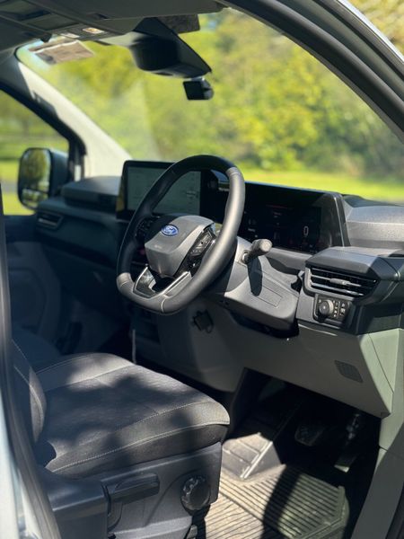 2025 Ford Tourneo Custom - Premium Spec – 386277516