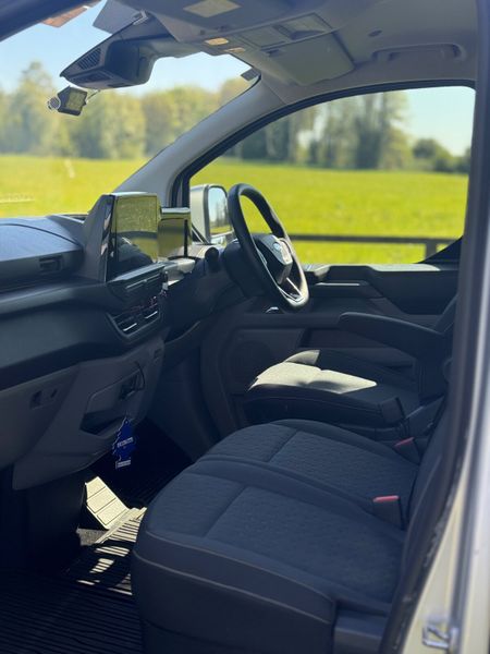 2025 Ford Tourneo Custom - Premium Spec – 386277521
