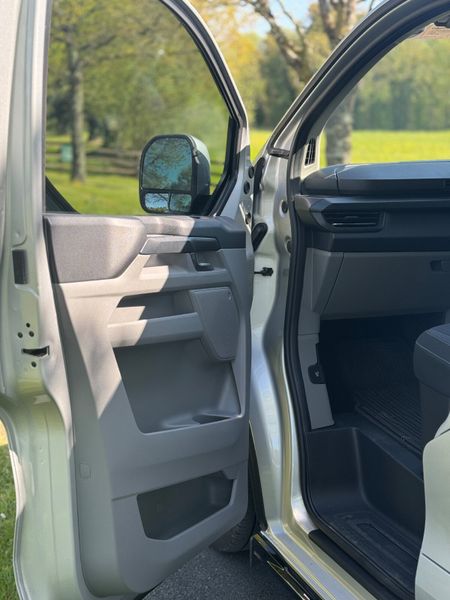 2025 Ford Tourneo Custom - Premium Spec – 386277522