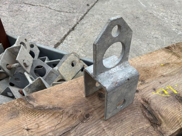 SHUTTERING / SCAFFOLDING BRACKETS..7626.. 386215454