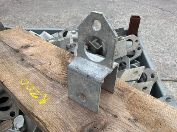 SHUTTERING / SCAFFOLDING BRACKETS..7626.. 386215459