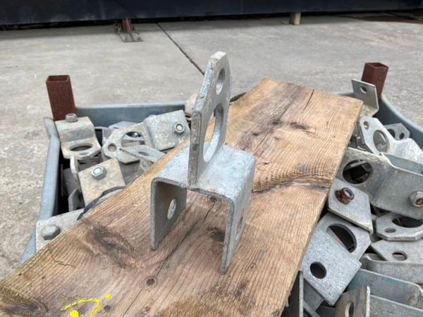 SHUTTERING / SCAFFOLDING BRACKETS..7626.. 386215463