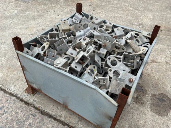 SHUTTERING / SCAFFOLDING BRACKETS..7626.. 386215432
