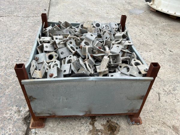 SHUTTERING / SCAFFOLDING BRACKETS..7626.. 386215433