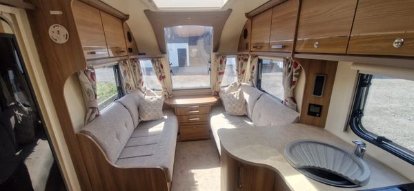 Bailey Pegasus Island Bed Caravan 386342686