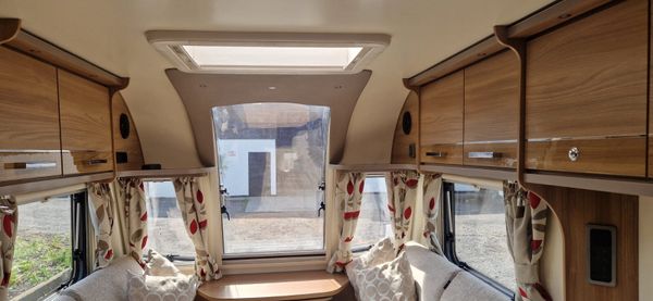 Bailey Pegasus Island Bed Caravan 386342689