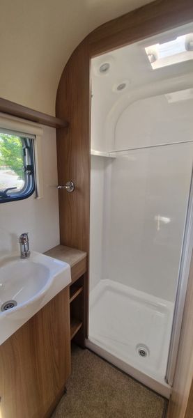 Bailey Pegasus Island Bed Caravan 386342694